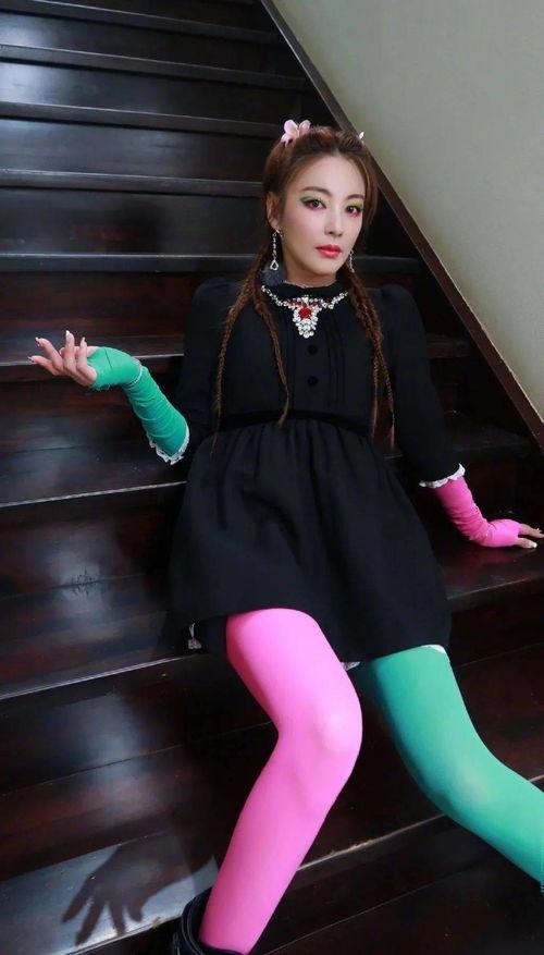 连体花纹丝袜番号av,番号AV背后的故事