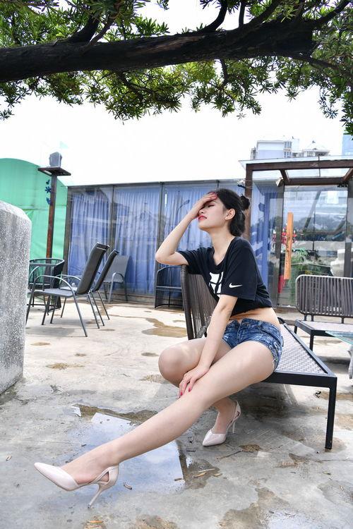 肉丝袜红指甲,时尚与个性的完美融合