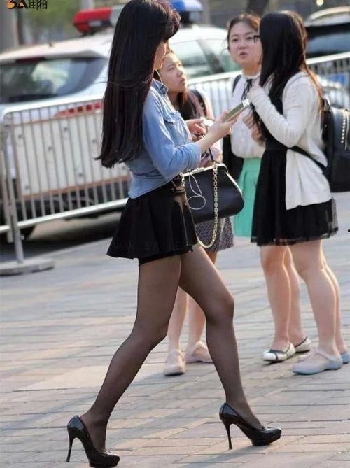 短裙高跟丝袜美腿视频,演绎时尚魅力瞬间